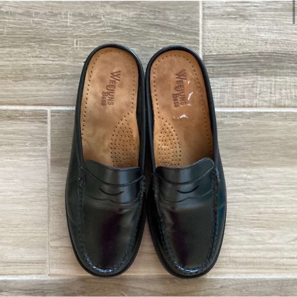Bass Weejuns Peggy Mules slides. Size 8